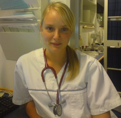 Горячая медсестра делает минет пациенту