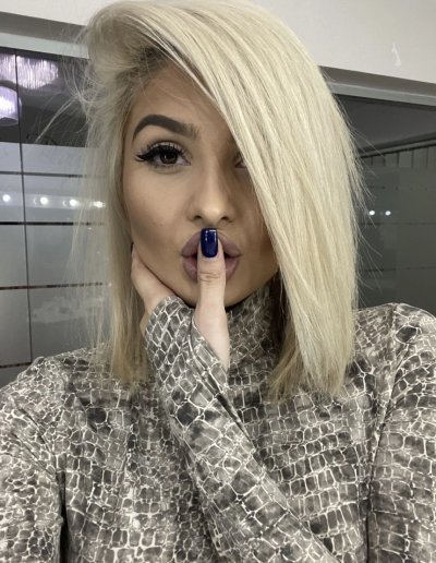 Развратная красотка удовлетворяет свои желания секс-аксессуарами