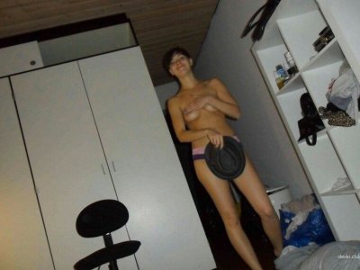 Молодые ребята снимают свои интимные игры