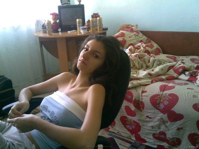 Раскрыла свою промежность нежными прикосновениями