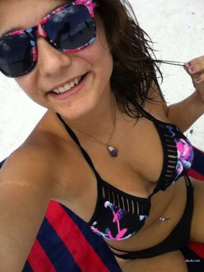 Шикарная студентка с обворожительным бюстом