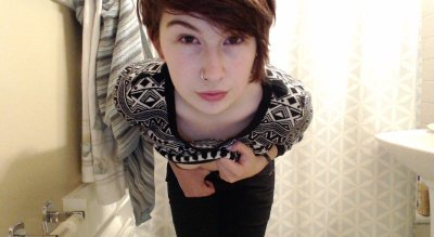 Задница с анальным дилдо в жопе малышки