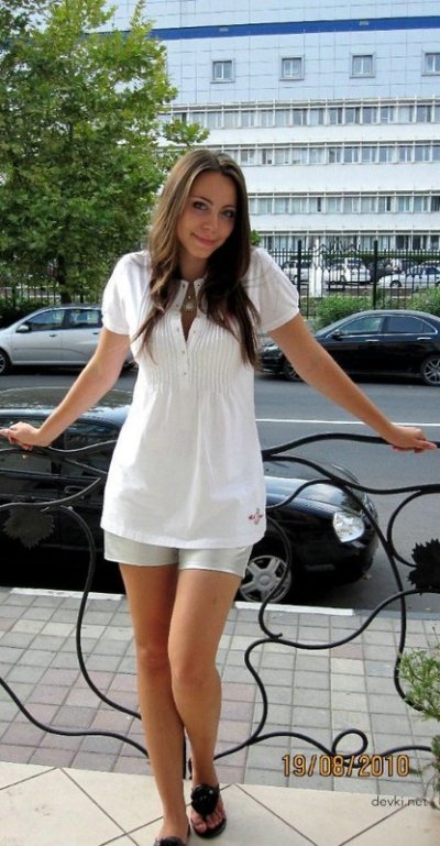 Парень принялся трахать свою подружку в анал