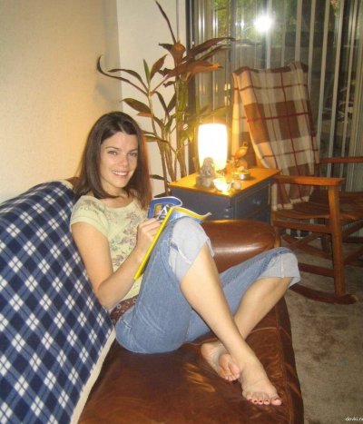 Стройная брюнетка наслаждается компанией двух мужчин - горячие моменты!