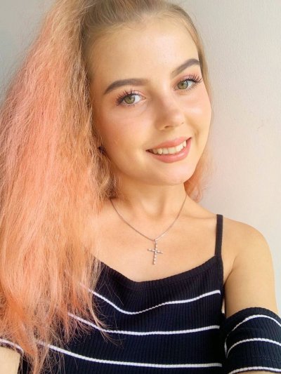 Молоденькая красоточка жаждет экстаза на порно-сайте