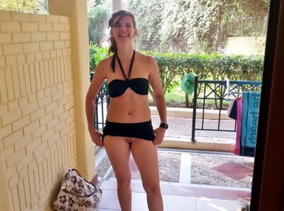 Пикантные снимки без трусов с отпуска