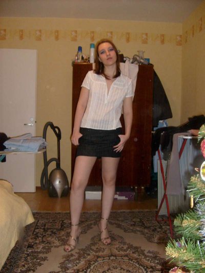 Интимные снимки девушки с фруктами: бананы в роли главных героев