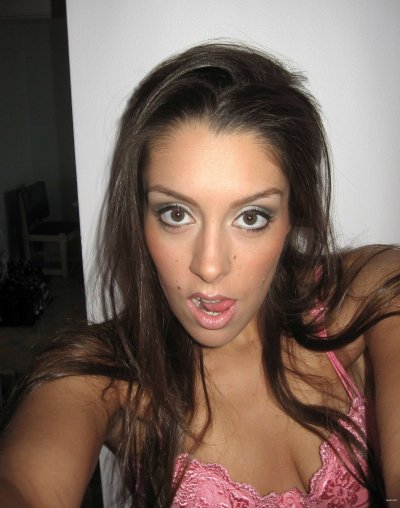 Девушка с привлекательным взглядом: откровенные фото и видео!