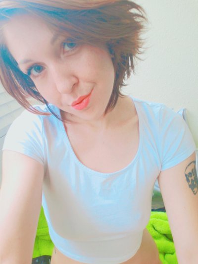 Шикарная красотка на эротических фото: обнаженная прелесть с смелыми ножками и аппетитной попкой