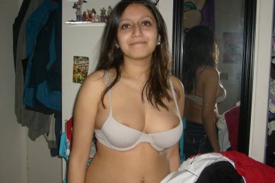 Крутые снимки обнаженной шатенки в домашней обстановке