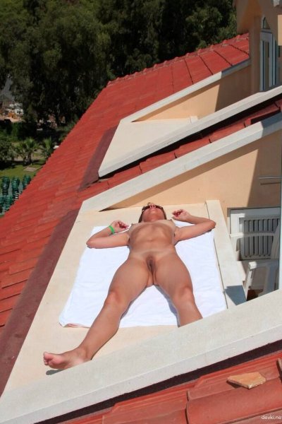 Развлечения с обнаженной супругой в гостинице - отличный способ расслабиться!