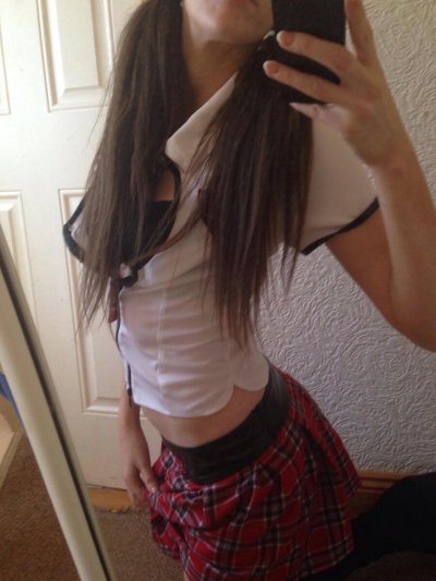 Молодая красавица занимается сексом с другом