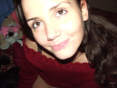 Обожает, когда на ее бюст выплескиваются