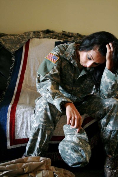 Девушка в военной форме: соблазн и страсть в униформе!