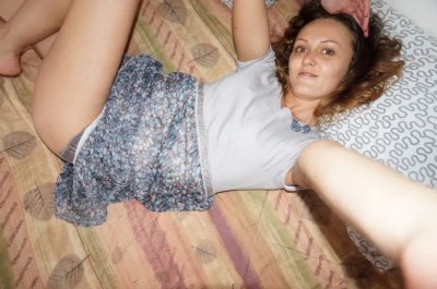 Жаждущая внимания сексапильная крошка ждет тебя