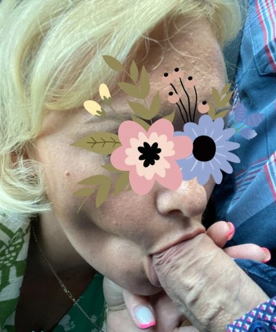 Оральный секс в машине - новый способ заставить двигаться свою машину!