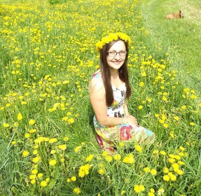 Развратная красотка с кустистой мошонкой готова к горячему интиму