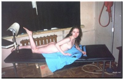 Ретро-фото тёлки из 90-х: сиськи и попка на плёнку