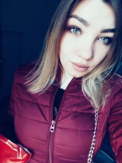 Сексапильная девушка демонстрирует свое обольстительное тело в разнообразных пикантных позах