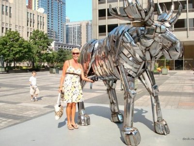 Жопастая мамка с огромными дойками