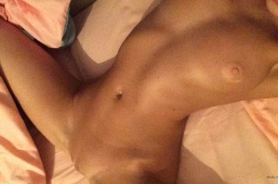 Порнографические снимки соблазнительной красавицы – наслаждайся!