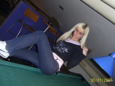 Дарит оральное наслаждение своей однокласснице