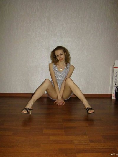 Худенькая красотка экспериментирует с анальным удовольствием