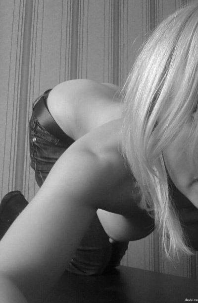 Сексуальная дама с идеальной формой тела