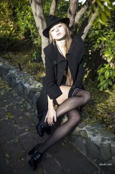 Интимные фотографии молодой студентки в домашней обстановке