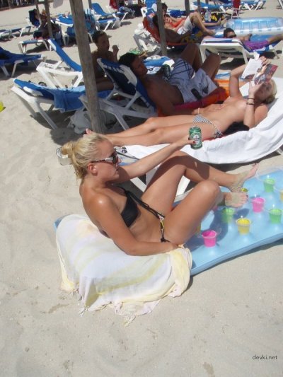 Парни завели дам на вечеринке