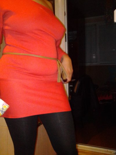 Моя пышная киска жаждет твоего внимания!