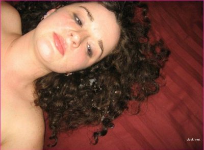 Девочка разделась и показала все перед объективом