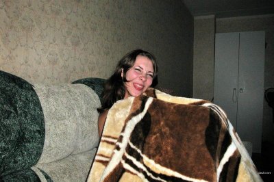 Горячая обнаженная красотка демонстрирует свои формы